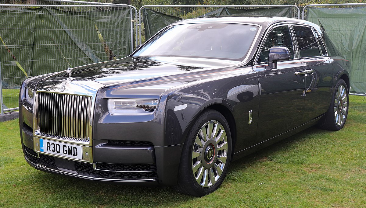 Rolls-Royce Phantom Extended Dragon: Ejderha Yılı’na Özel 100. Yıl Otomobili