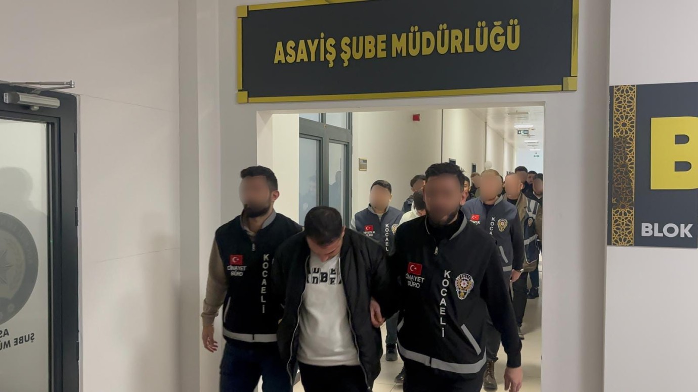 Kocaeli’de Silahlı Kavga: 1 Kişi Hayatını Kaybetti, 7 Şüpheli Gözaltına Alındı