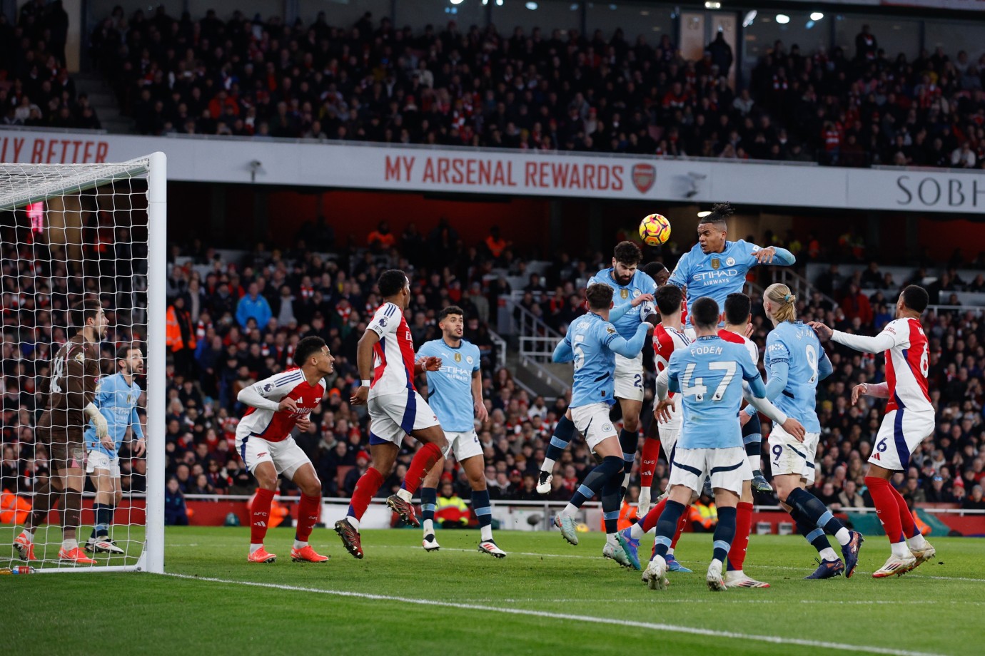 Arsenal, Manchester City’yi 5-1 Mağlup Ederek Zirve Takibini Sürdürdü