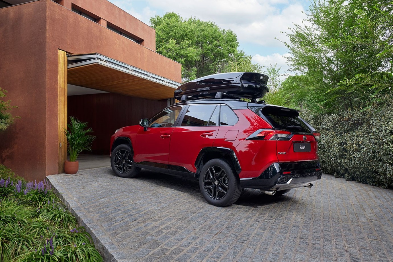 Toyota RAV4 GR SPORT Türkiye'ye Geldi! Fiyatı ve Özellikleriyle Hayran Bırakıyor!