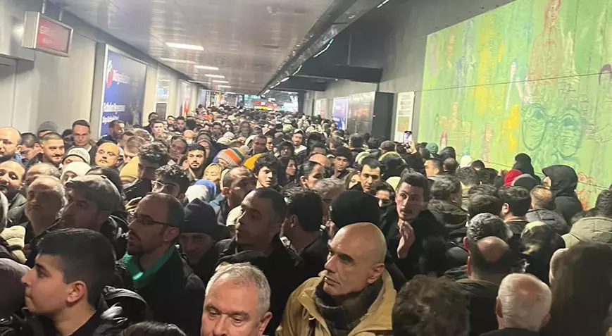 Kar Yağdı, Metrolar Doldu Taştı! İstanbul’da Ulaşım Krizi