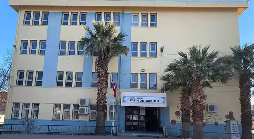 Sınıftan Çıkarılıp Darbedilen Öğretmenin Burun Kemiği Çatladı!
