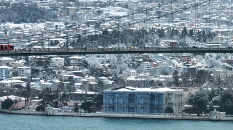 İstanbul’da Kar Yağışı Etkisini Artırıyor: İBB’den Uyarı ve Önlemler