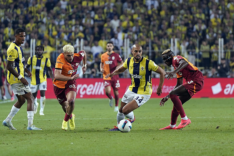 CANLI İZLE: Galatasaray - Fenerbahçe Derbisi Şifresiz mi? Yayın Bilgileri ve Canlı Yayın Seçenekleri