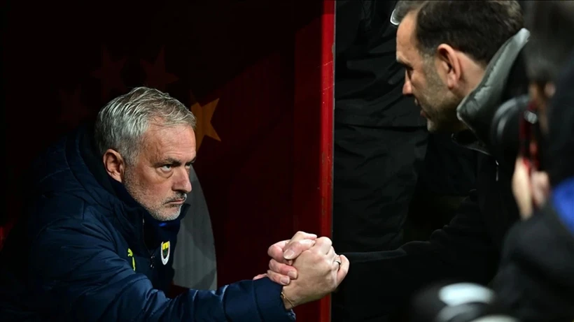Mourinho'dan Galatasaray ve Okan Buruk'a Sert Sözler! 