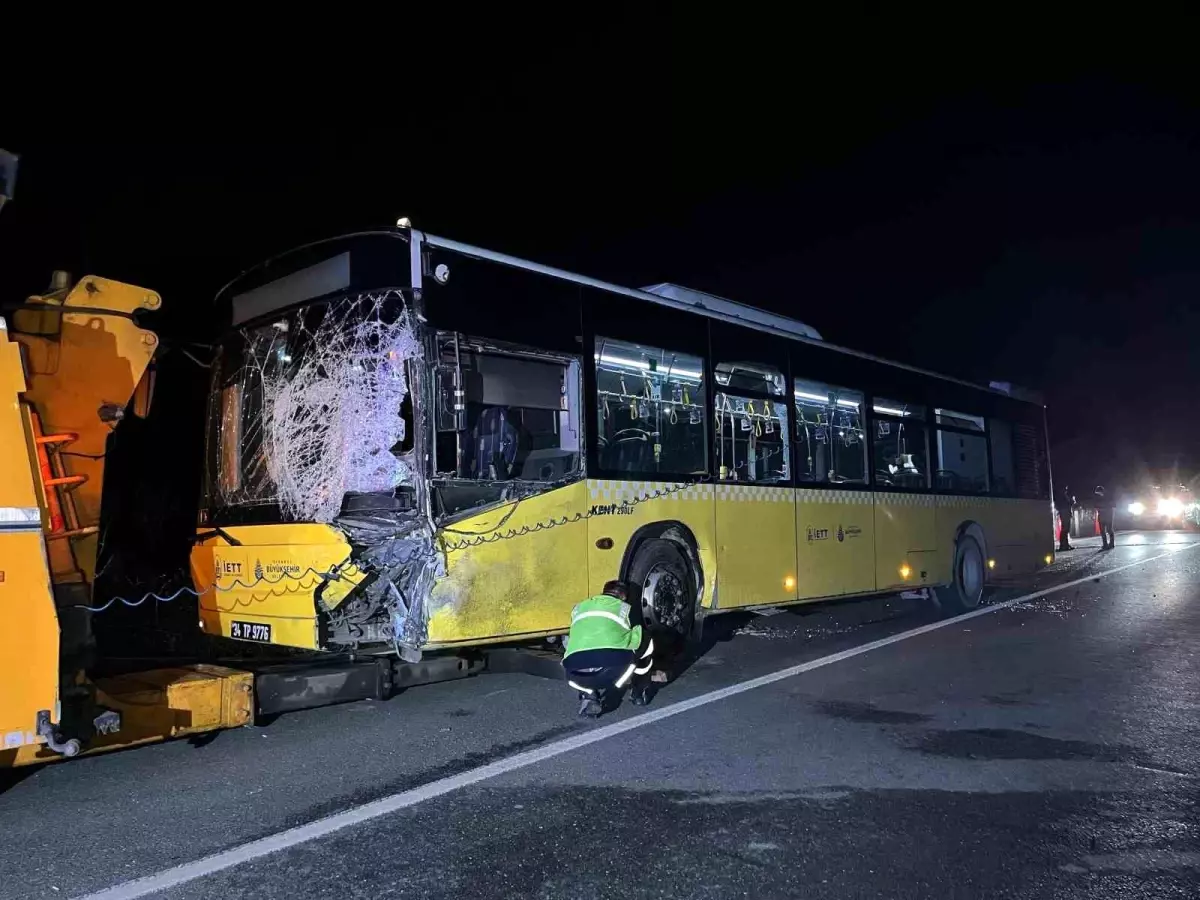 İETT Otobüsü ile Çarpışan Araç Sürücüsü Hayatını Kaybetti