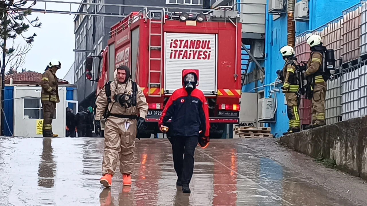 Tuzla'da Kimyasal Sızıntı Alarmı! Fabrikadaki İşçiler Tahliye Edildi