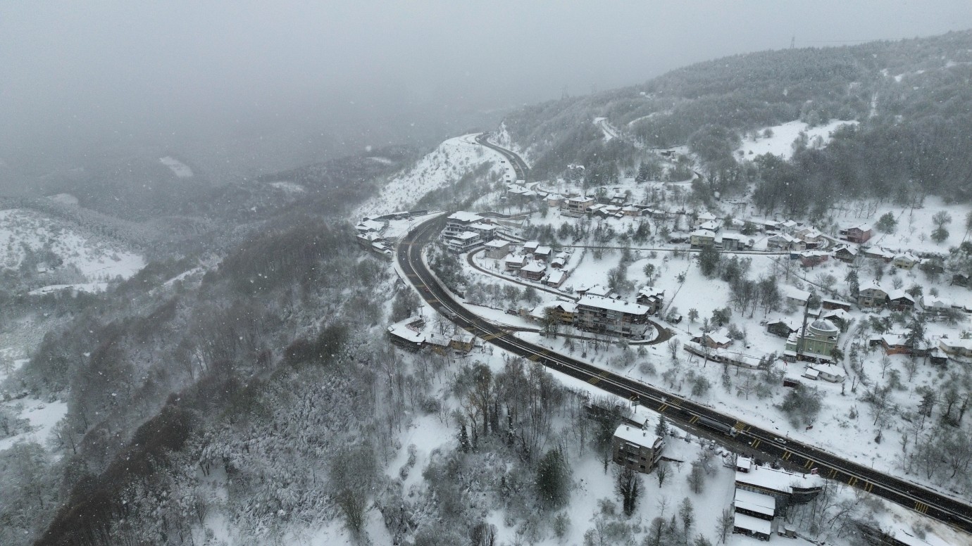 Bolu Dağı Nisan Ayında Beyaza Büründü