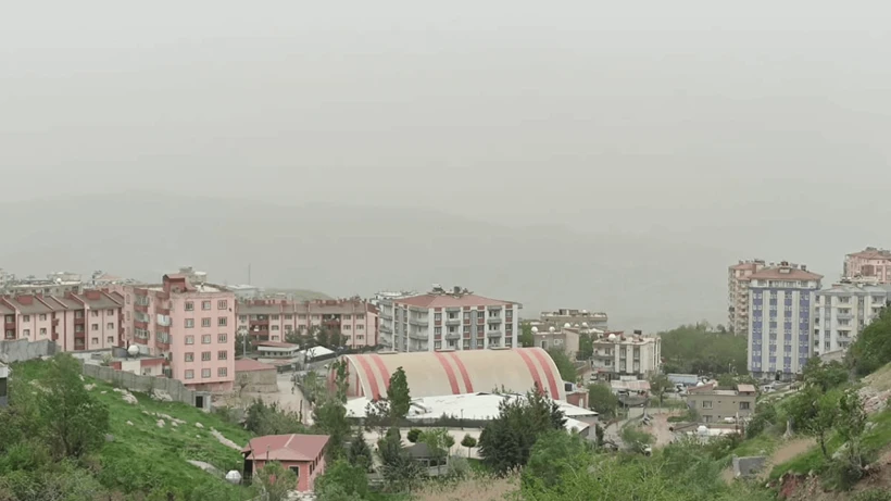 Kentte Görüş Mesafesi Azaldı, Araçlar Tozla Kaplandı