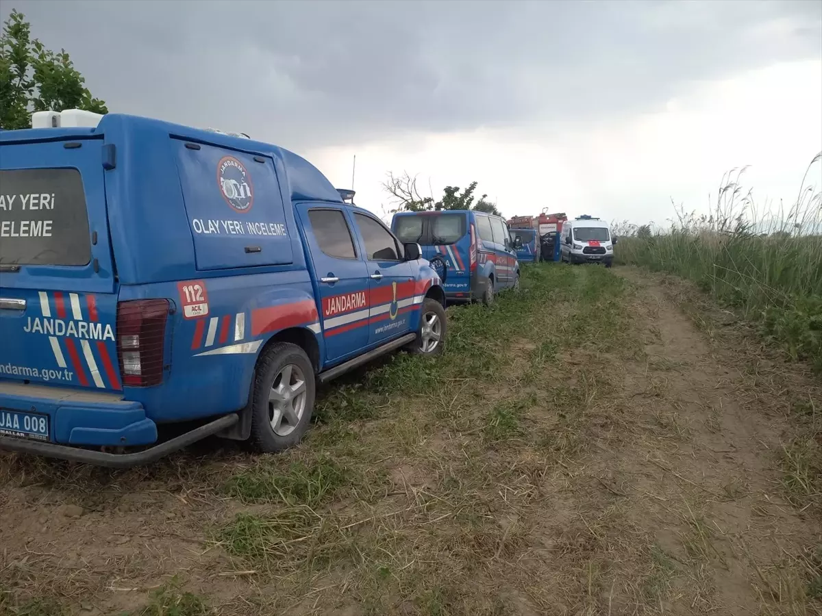 Manisa'da Traktör Şarampole Devrildi: Sürücü Hayatını Kaybetti
