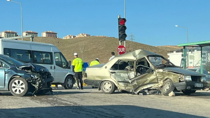 Elazığ’da Zincirleme Trafik Kazası: 1 Ölü, 3 Yaralı