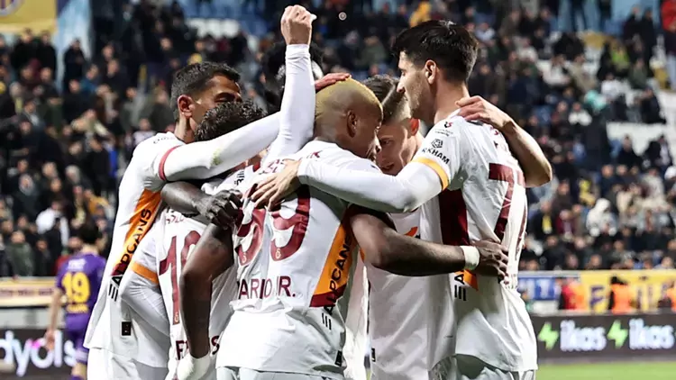 Galatasaray ile Sivasspor Karşı Karşıya: 6 Takım Nefesini Tuttu
