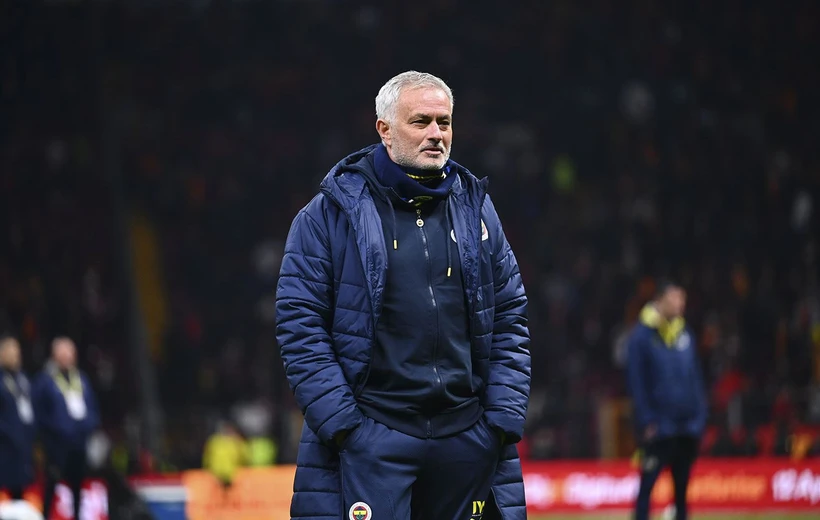 Mourinho İçin Çanlar Çalıyor: Derbi Hezimetleri, İstifa Sesleri ve Dünya Manşetleri