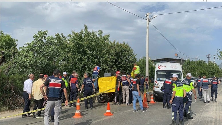 Aydın’da Feci Kaza: Traktör ile Motosiklet Çarpıştı, 3 Can Gitti!