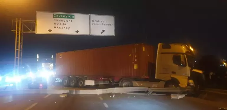 Beylikdüzü TIR Kazasında Yol Savaş Alanına Döndü! 1 Ölü 2 Yaralı