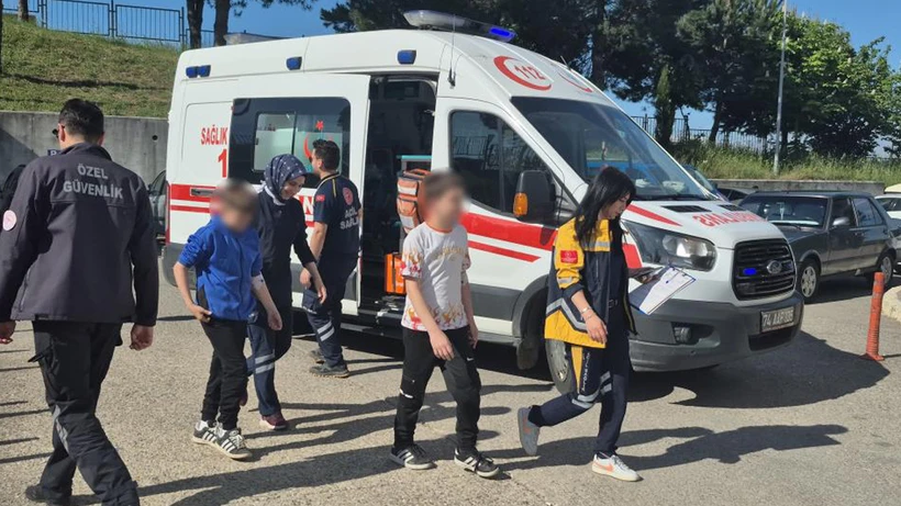 Ortaokulda Jelibon Alarmı: 17 Öğrenci Zehirlenme Şüphesiyle Hastaneye Kaldırıldı