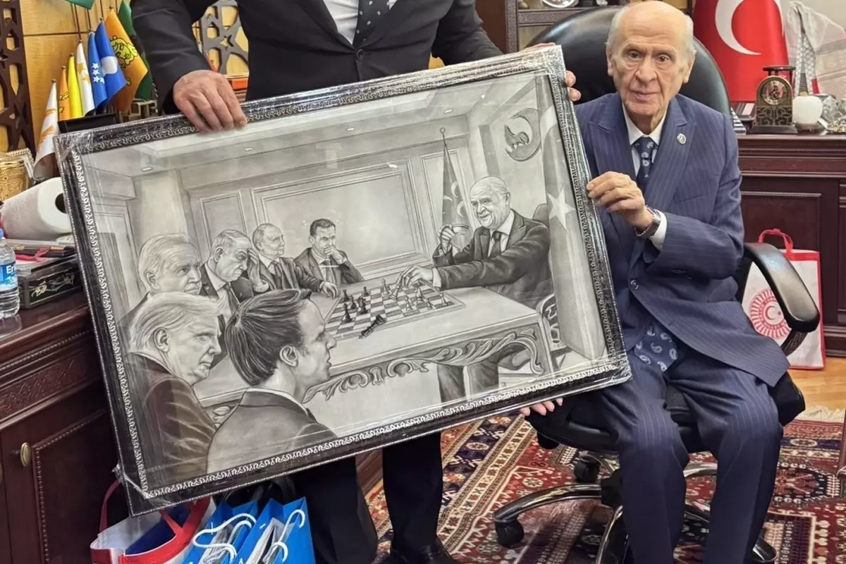 Devlet Bahçeli’ye Dikkat Çeken Hediye: Satranç Tablolu Mesaj