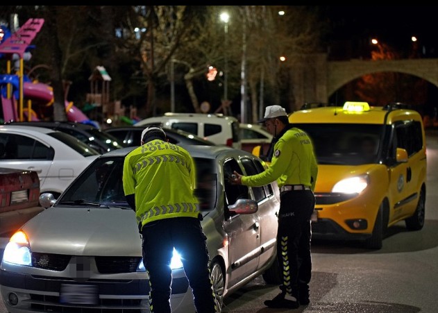 Isparta’da Asayiş ve Trafik Uygulamasında 14 Sürücüye Ceza