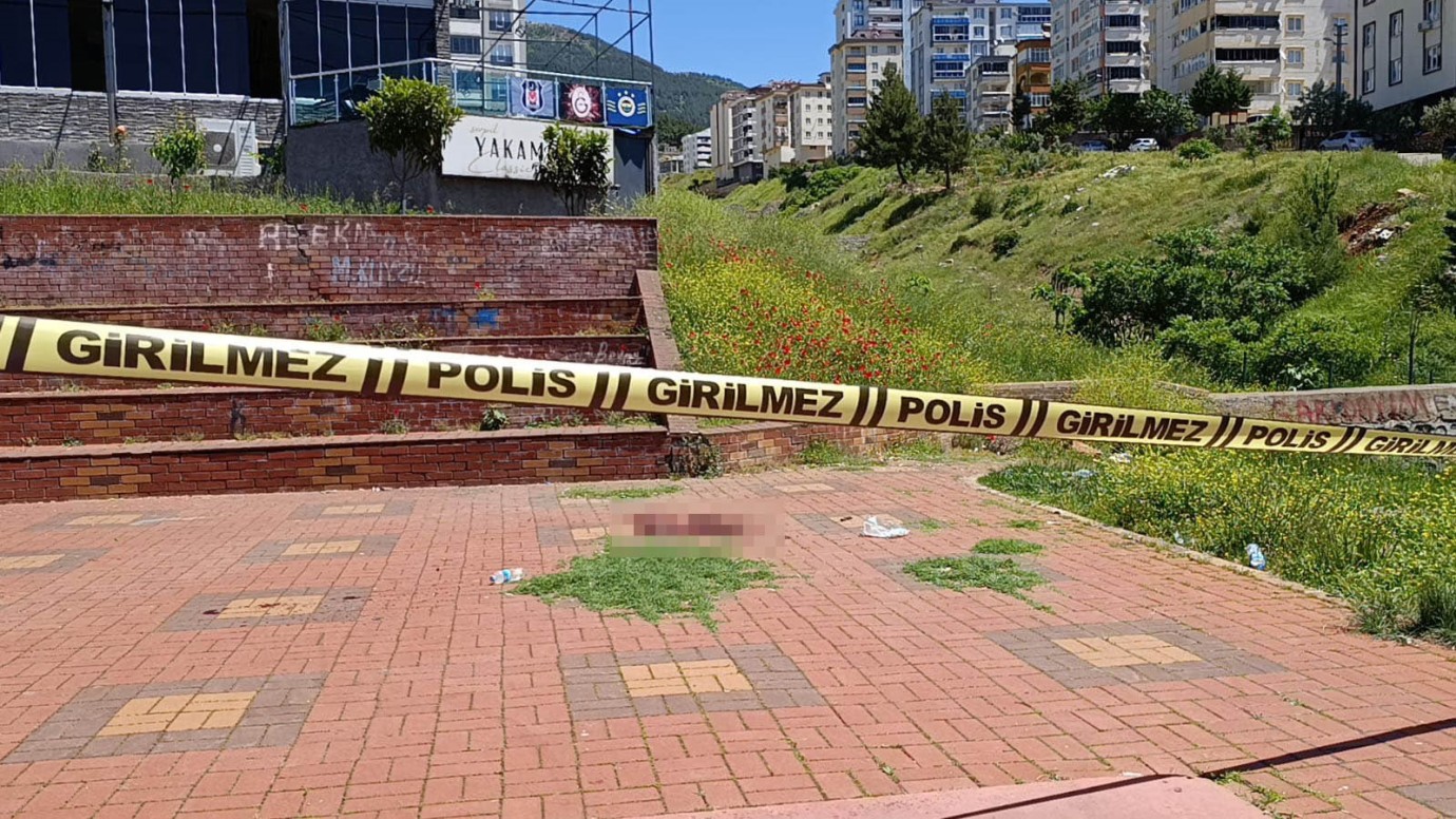 Kahramanmaraş'ta Parkta Bıçaklı Kavga: 17 Yaşındaki Genç Ağır Yaralandı