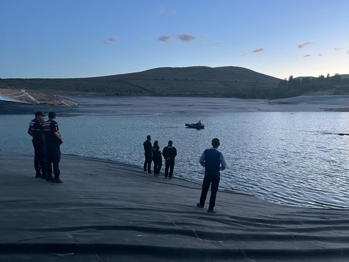 Niğde'de Taşlıca Barajı'na Düşen Çocuk İçin Arama Kurtarma Çalışması Başlatıldı