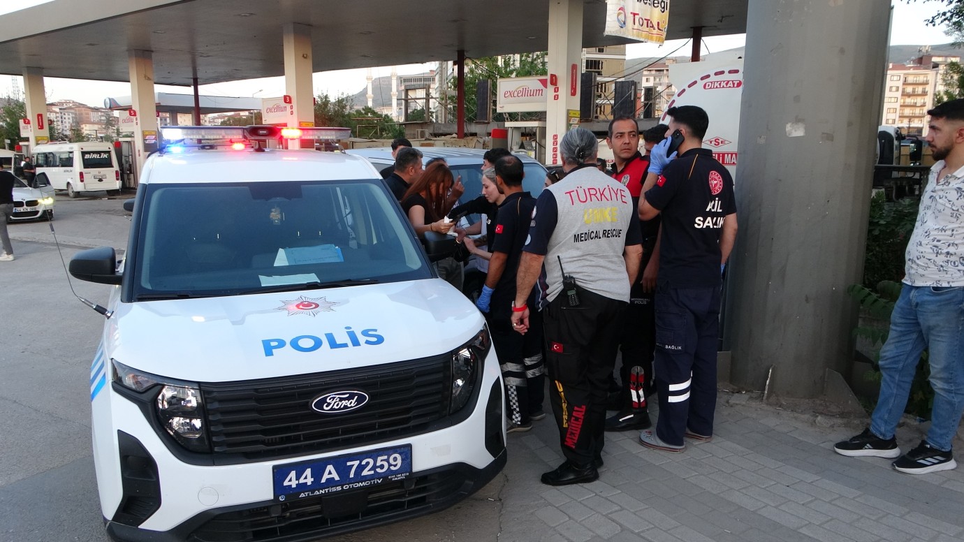 Malatya’da Halk Otobüsünde Başlayan Tartışma, Durağa Taşan Bıçaklı Kavgaya Dönüştü
