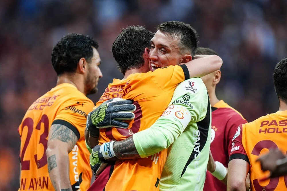 Galatasaray 2-0 RAMS Başakşehir: Şampiyon Sezonu Galibiyetle Kapattı