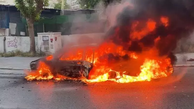 İstanbul Avcılar'da Otomobil Alev Alev Yandı: O Anlar Kamerada