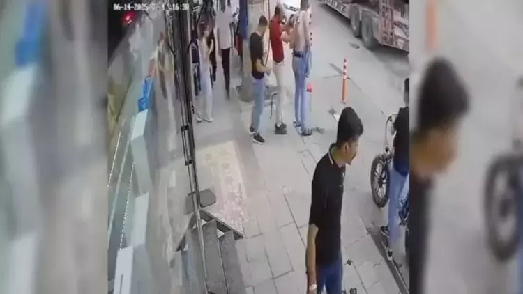 Malatya’da Yüklü Tırın Lastiği Patladı