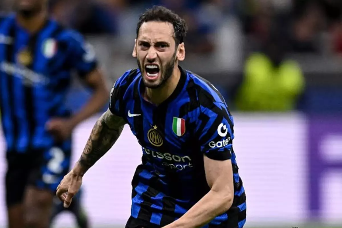 Hakan Çalhanoğlu'nun Menajeri Transfer Görüşmesi İçin İstanbul'da