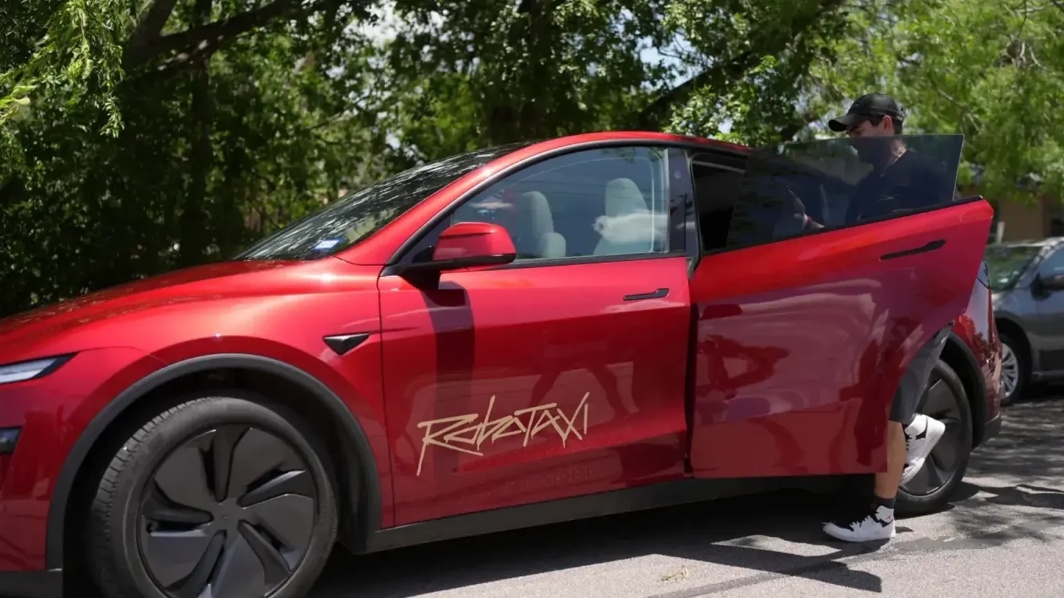 Tesla Robotaksi Hizmetine Teksas’ta Başladı: Yolculuklar 4.20 Dolardan Başlıyor