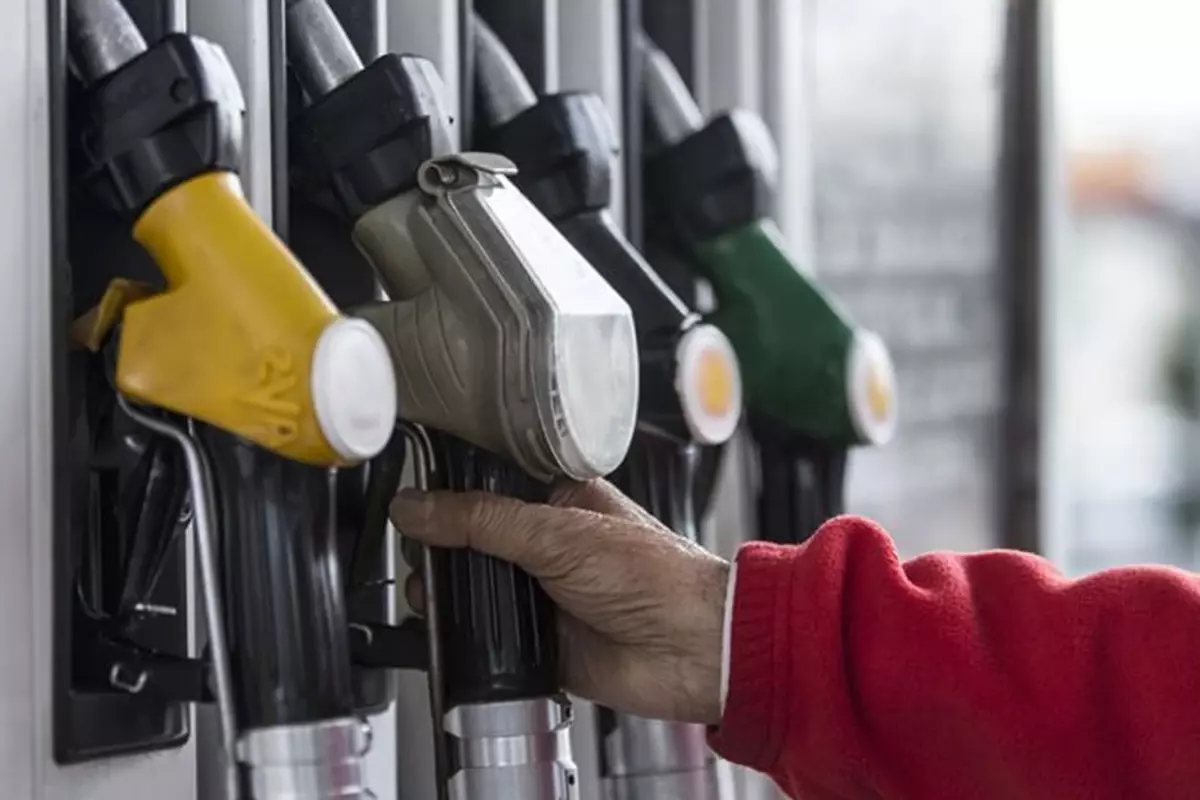 Rüzgar Tersine Döndü: Petrol Fiyatı Düştü, Akaryakıta İndirim Bekleniyor