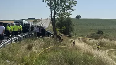 Edirne'de Trafik Kazası: Otomobil Ağaca Çarptı, 2’si Çocuk 5 Kişi Yaşamını Yitirdi
