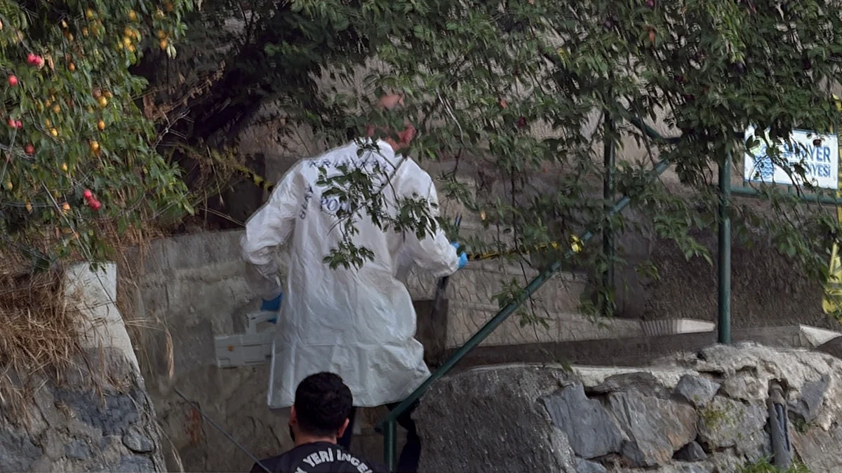 İstanbul'da Sır Dolu Ölümler: Sevgililer Evde Ölü Bulundu