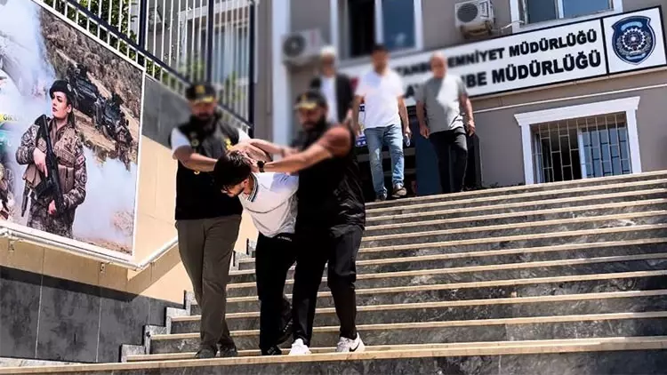 Güngören'deki Cinayet Zanlısı Valizde Saklanırken Yakalandı
