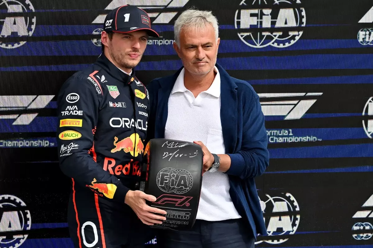 Büyük Britanya GP’sinde Pole Pozisyonu Verstappen’in: Ödülü Jose Mourinho Takdim Etti