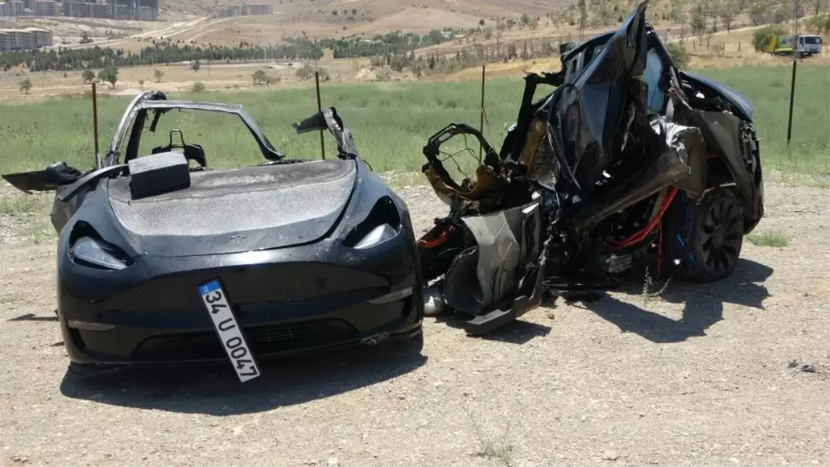 2 Hemşireye Mezar Olan Tesla'nın Son Hali Görenleri Şoke Etti