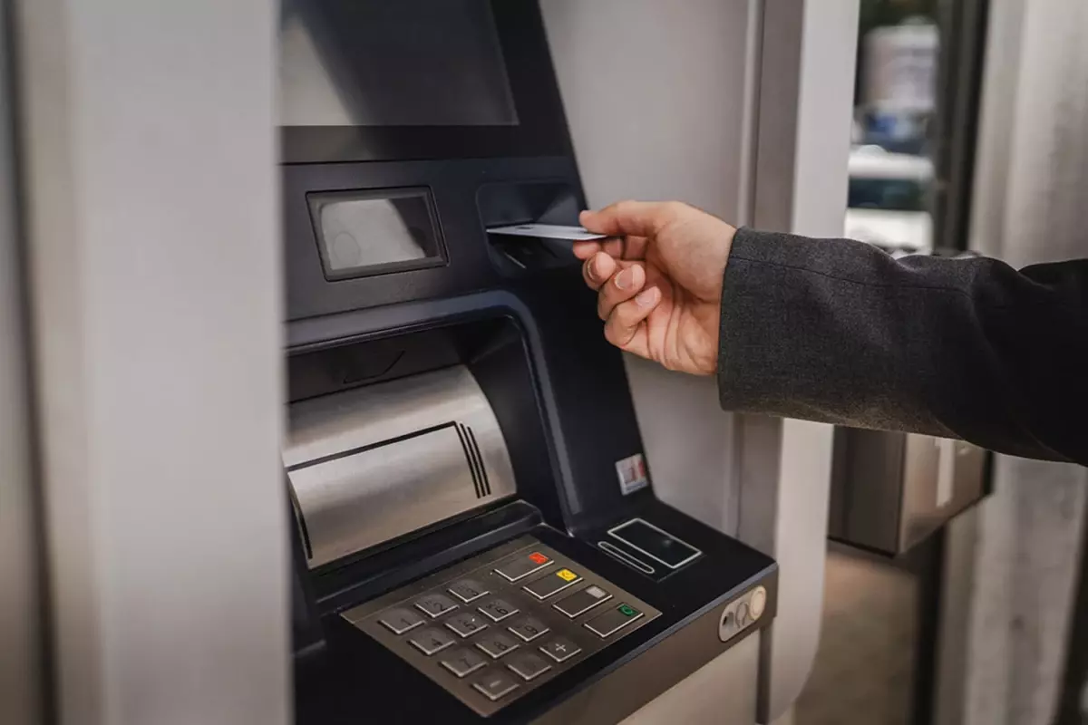 ATM’lerde Yeni Güvenlik Uygulaması: Şifresini Değiştirmeyen Para Çekemeyecek