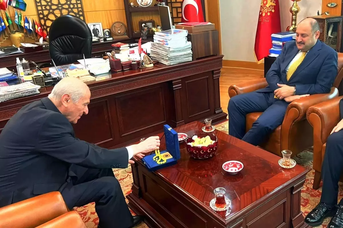 MHP’ye Mi Geçiyor? Mehmet Kasım Gülpınar’dan Bahçeli’ye Dikkat Çeken Ziyaret