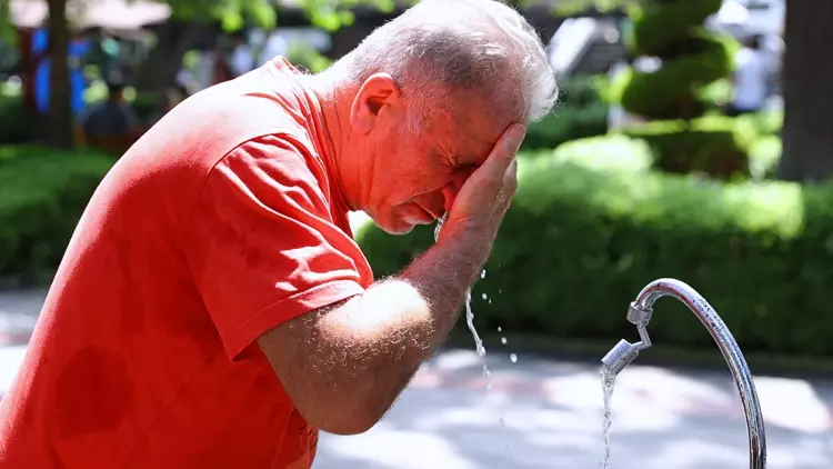 Türkiye’de 42 İl Sıcak Hava Dalgasının Etkisi Altında: Termometreler 44,6 Dereceyi Gördü