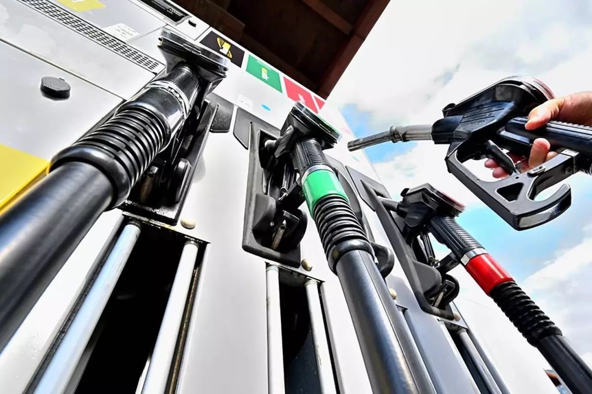 Akaryakıta Yeni Zam Yolda: Motorin 57 TL’yi Aşıyor, Benzin 55 TL’ye Dayandı