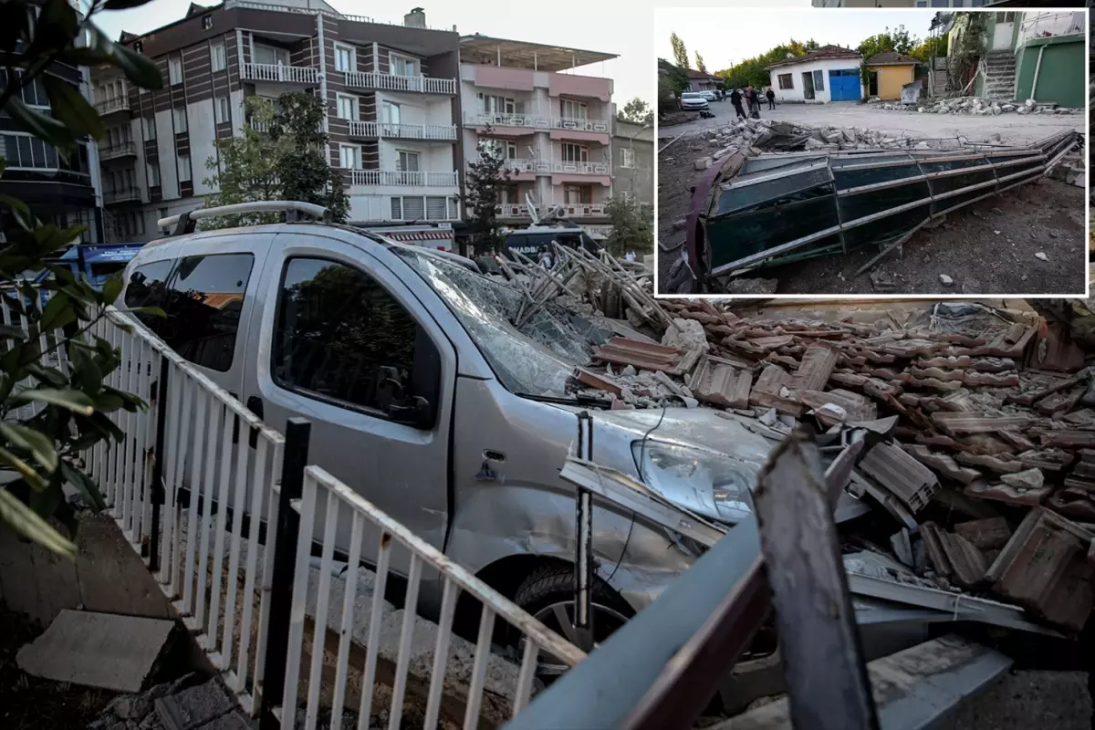 Balıkesir Sındırgı’da 6,1 Büyüklüğünde Deprem: 250 Yıllık Caminin Minaresi Yıkıldı