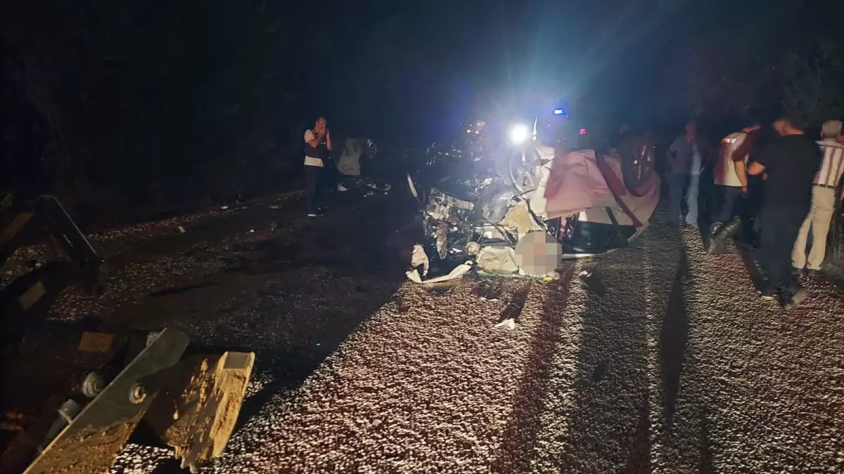 Çanakkale’de Kafa Kafaya Çarpışan İki Otomobilde 6 Ölü