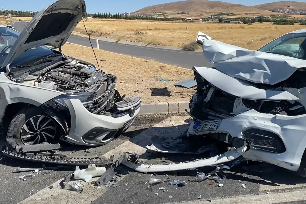 Elazığ'da Trafik Kazası: 2’si Ağır 8 Yaralı
