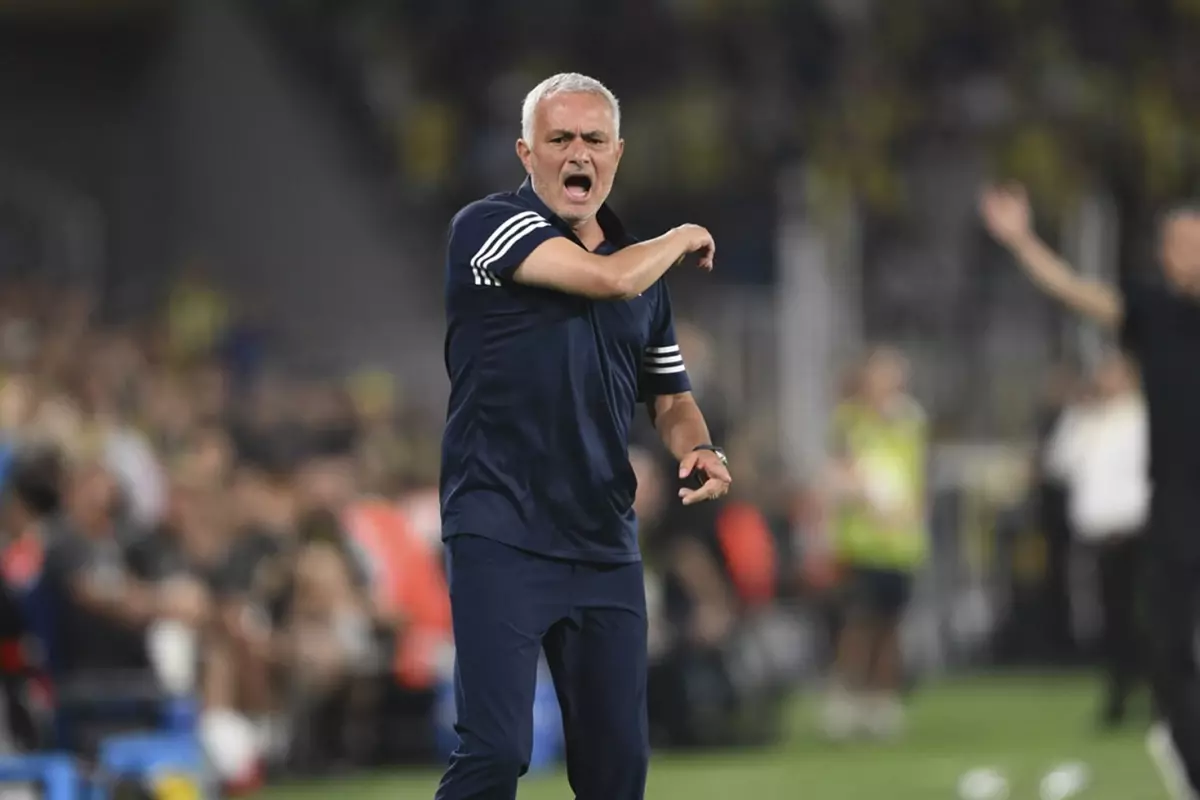 Fenerbahçe’de 4 Ayrılık Netleşti: Mourinho Kararını Verdi