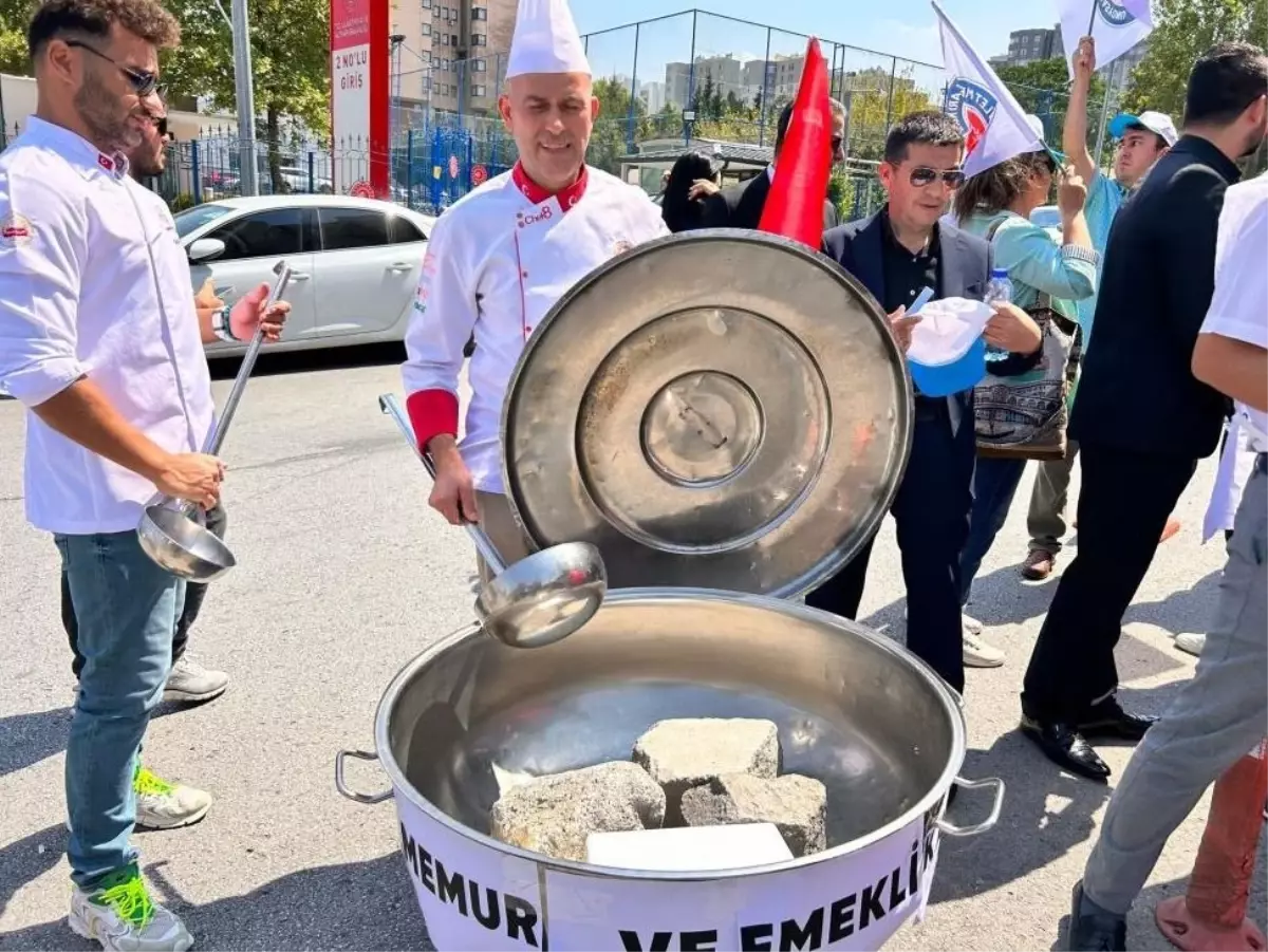 Memur Eyleminde Papua Yeni Gine Kinası Detaylı Tepki Dikkat Çekti