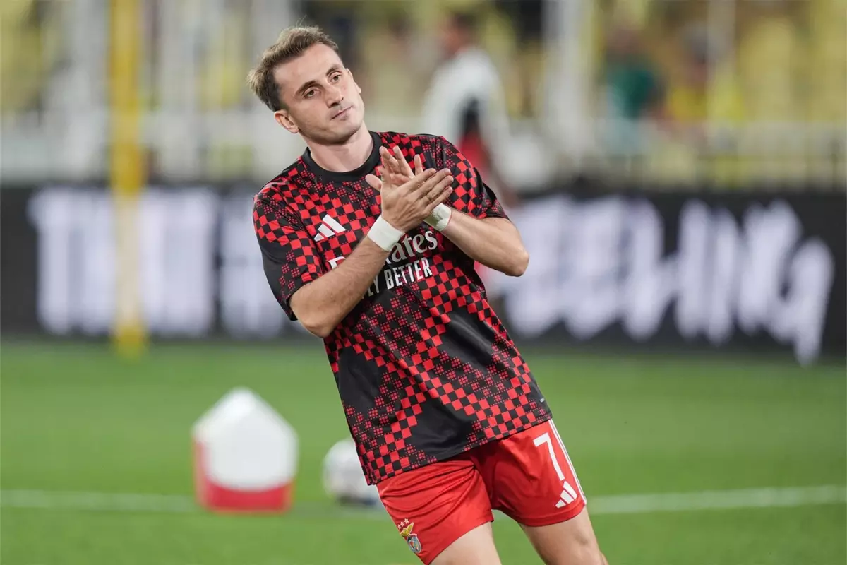 Kerem Aktürkoğlu’ndan Fenerbahçe Taraftarına Alkışlı Selam