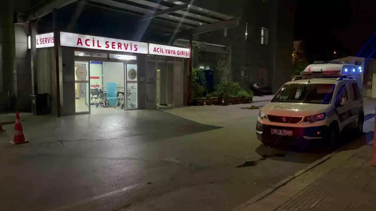 Yeğenini Evde Erkek Arkadaşıyla Yakalayan Amca Dehşet Saçtı