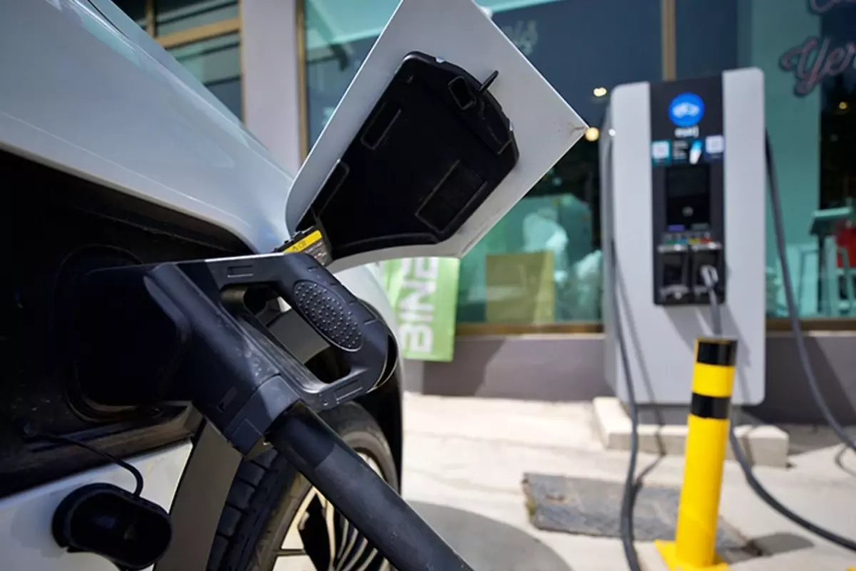 Elektrikli Araç Sahipleri Tepkili: DC Fiyatına AC Hızında Şarj Hizmeti