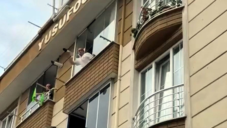Esenyurt’ta Akılalmaz Olay: Gürültü Yapan Çocuklara Balkondan Soğan Fırlattı