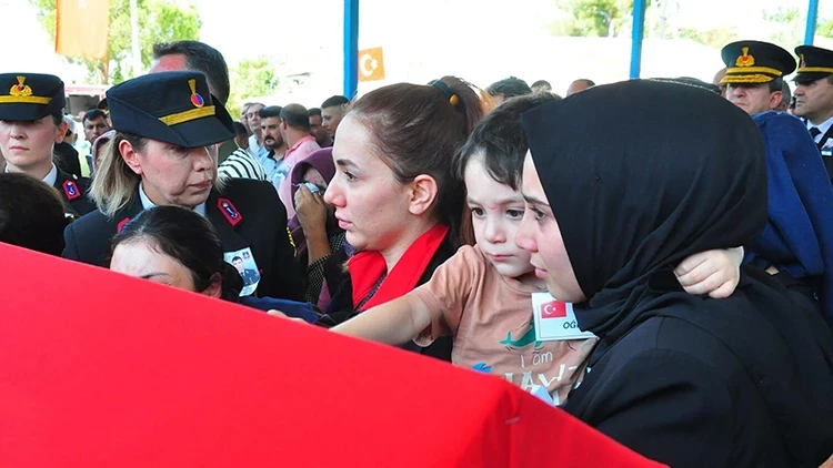 Şehit Uzman Çavuşun Cenazesi Manisa’da Toprağa Verildi